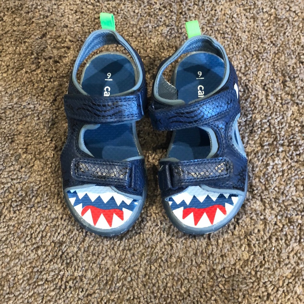 Kids size 9 Carter’s light up shark sandals
